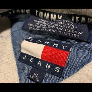 Tommy Hilfiger Sweaters - Tommy Hilfiger Crewneck Sweater Tommy Hilfiger Sweaters - Tommy Hilfiger Crewneck Sweater